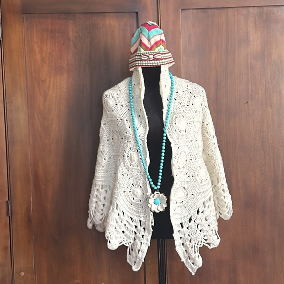 80s Creamy Crocheted Capelet - Picture 6 of 7